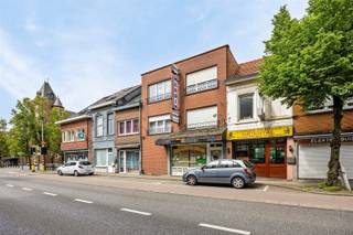 Deze handelswoning met praktijkgedeelte of winkelruimte is uiterst commercieel gelegen, nabij het historisch centrum van Leuven en het...