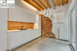 🏙️ Stijlvol wonen in het hart van Aalst – Loftstyle stadswoning met karakter!Ben je op zoek naar een unieke, instapklare woning met karakter, stijl...