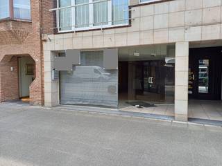 Een winkelruimte gelegen in het centrum van Brasschaat, vlakbij "Leonidas", "Sony Hifinesse", "Bjorn Borg", "Casa", "Hema", "Kruidvat",...