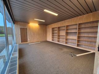 Deze handelsruimte heeft als troef inzetbaar te zijn in verschillende facetten.Ze leent zich er perfect toe als kantoorruimte alsook als...