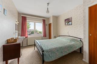 <strong>Oostuinkerke: te renoveren appartement in een rustige villawijk.</strong><br /><br />Dit te renoveren appartement is gelegen in een rustige en groene villawijk. Het biedt twee ruime slaapkamers en een praktische indeling met veel potentieel. Dankzij de rustige ligging geniet u van privacy en wooncomfort, met alle voorzieningen toch binnen handbereik. Het appartement is ideaal voor wie zijn eigen stijl en afwerking wil realiseren. Een mooie kans voor zowel investeerders als wie op zoek is naar een nieuwe thuis.<br /><br /><strong>Indeling:</strong><br />Gelijkvloers: inkomhal, toilet, twee slaapkamers, keuken, leefruimte.<br /><br /><strong>Troeven:</strong>
<ul><li>Veel potentieel.</li><li>Gelegen in een rustige villawijk.</li><li>Veel natuurlijk lichtinval.</li></ul>
Meer informatie? Contacteer Arne Dewitte via 058 53 37 40.