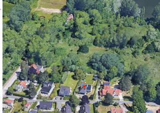 <br /><strong>Oostduinkerke: instapklare villa te koop die grenst aan natuurgebied.</strong><br /><br />Deze instapklare villa ligt in een rustige villawijk en grenst rechtstreeks aan een mooi natuurgebied. Met een gunstige EPC-score B en zonnepanelen woont u hier energiezuinig en comfortabel. De woning is praktisch ingedeeld en onmiddellijk bewoonbaar. Dankzij de unieke ligging geniet u dagelijks van rust en groen. Een ideale plek voor wie stilte en natuur weet te waarderen.<br /><br /><strong>Indeling:</strong><br />Gelijkvloers: inkomhal, polyvalente ruimte, open leefruimte die toegang geeft tot de zongerichte tuin , keuken met bergiing, badkamer,toilet, garage.<br />1ste verdieping: vier slaapkamers, badkamer, toegang tot de zolder.<br /><br /><strong>Troeven:</strong>
<ul><li>Grenst tegen een natuurgebied.</li><li>Rustige villawijk.</li><li>EPC B + de woning is voorzien van zonnepanelen.</li></ul>
Meer informatie? Contacteer Arne Dewitte via 058 53 37 40.