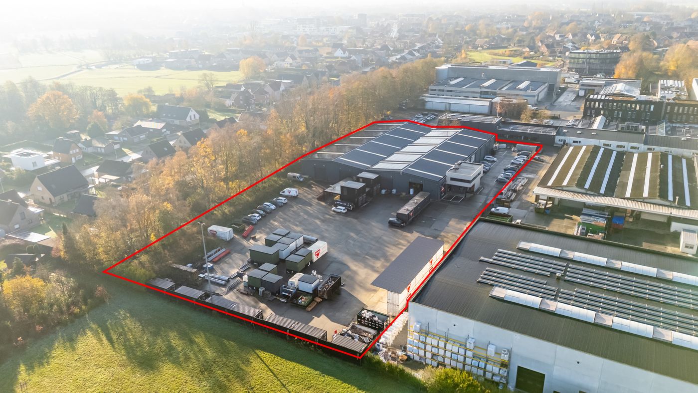 Bedrijfsgebouw van 3.526 m² met ruim verhard buitenterrein - foto 1