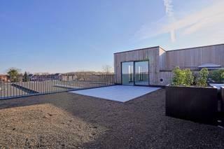 Park Viridis is een uniek woonproject gelegen nabij het centrum van Beveren, in een bijzonder groene en rustige omgeving. Energiezuinig wonen staat hier centraal.<br />De afwerking van deze appartementen bevindt zich in de eindfase en bieden alle modern comfort. Er kunnen nog aanpassingen gebeuren op het vlak van keuken en badkamer, volledig in samenspraak en volgens de voorziene budgetten in het lastenboek.<br />Het project bestaat uit meerdere woonentiteiten en is omgeven door een prachtig groen park van maar liefst 7.000 m². Elk appartement beschikt over een ruim en gezellig terras met zicht op de tuin.<br />Voor dit hedendaagse project wordt gewerkt met de allernieuwste technieken, waaronder zonnepanelen en warmtepompen met vloerverwarming en vloerkoeling. Daarnaast is er de mogelijkheid om een ondergrondse parkeerplaats aan te kopen.<br />Wenst u deze unieke kans niet te laten voorbijgaan? Maak dan gerust een afspraak. <br />referentie: 4606