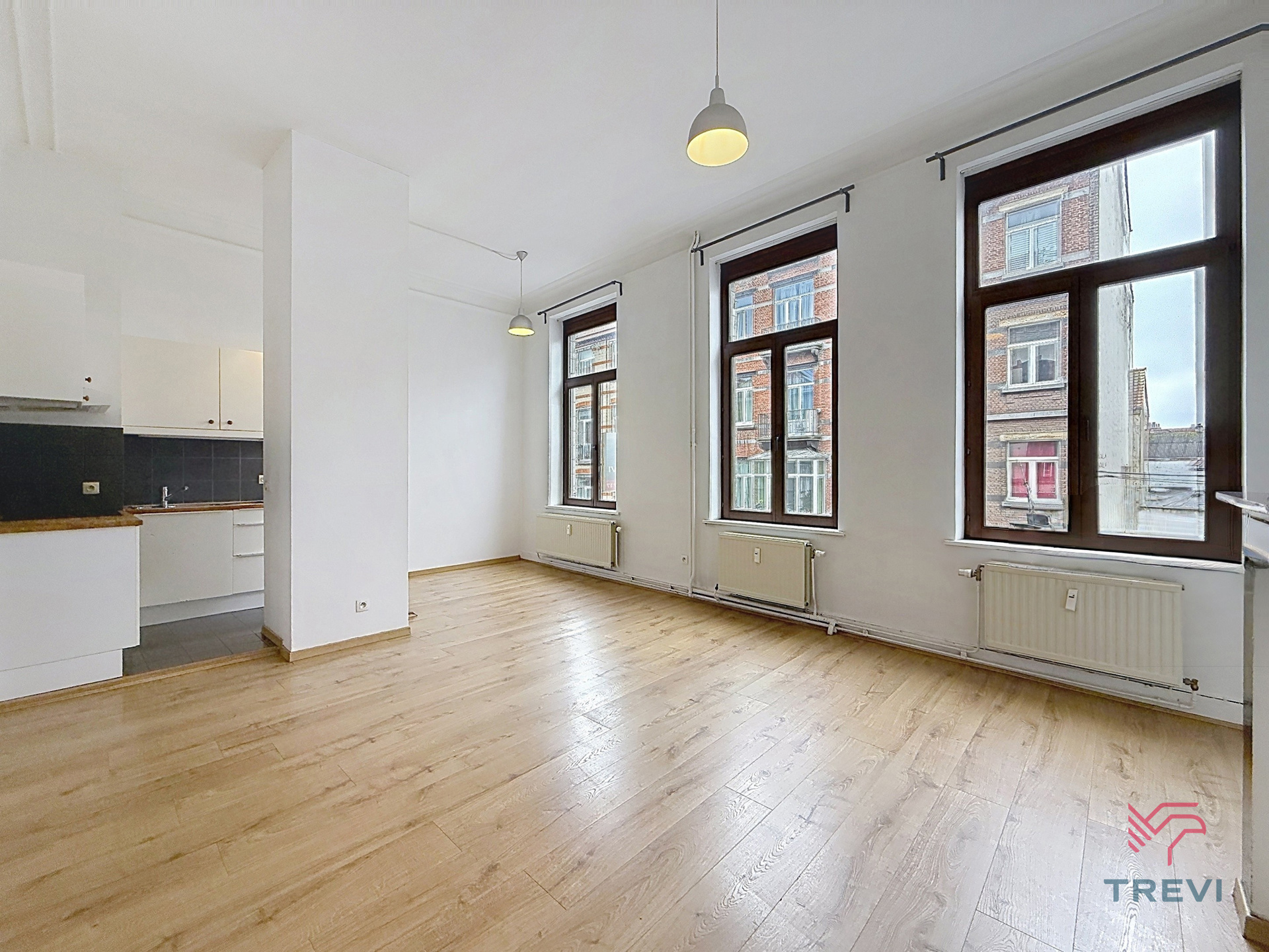 SCHAERBEEK, lichtrijk app. 80 m², 2 slpkmrs, nabij vervoer. - foto 1