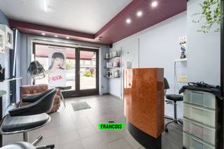 Welkom in deze instapklare woning te Torhout! Op een verbindingsweg tussen Aartrijke en Torhout vindt u deze goed onderhouden 3-slaapkamerwoning...