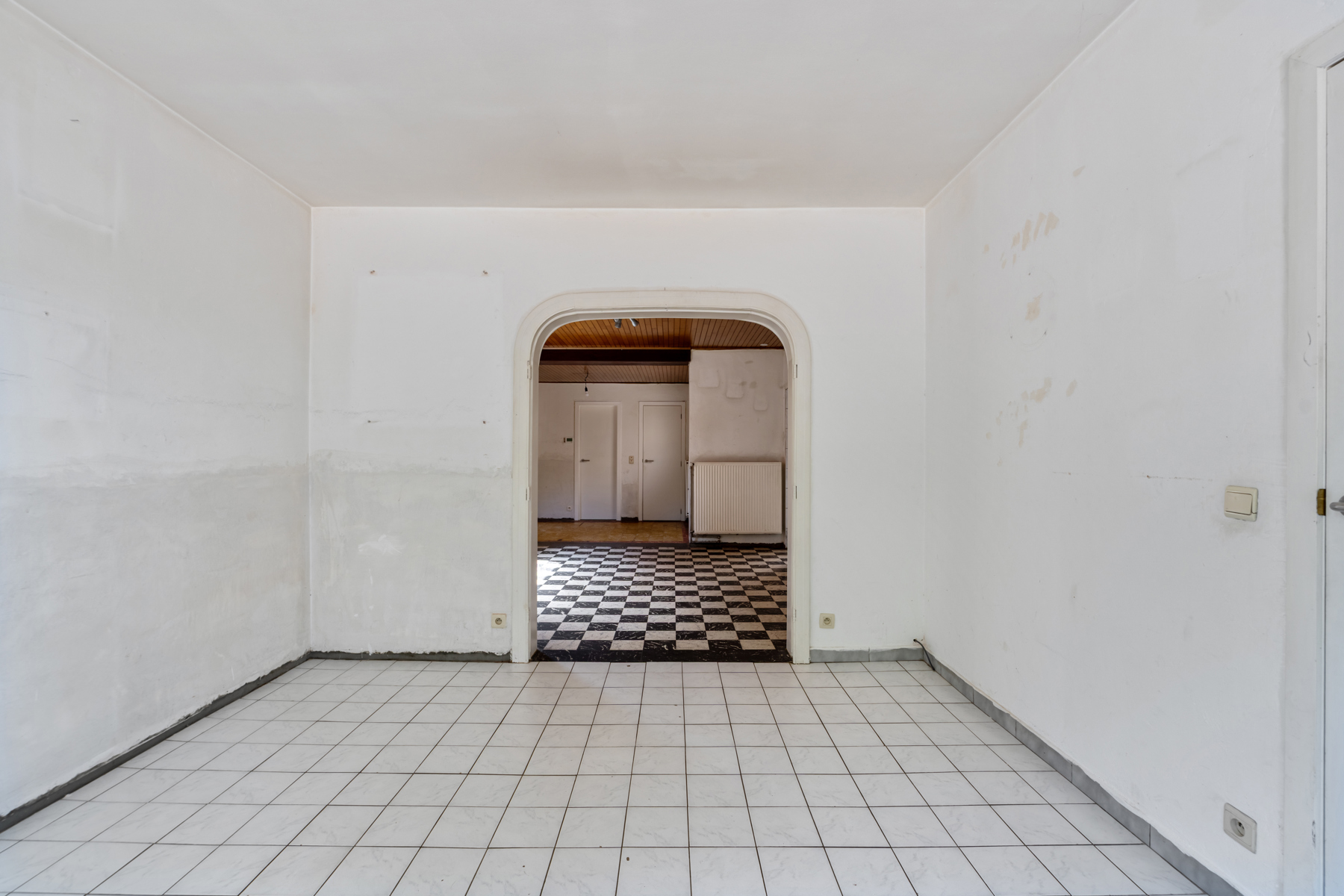 Charmant renovatieproject met 2 slpk en zonnige tuin - foto 4