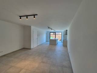 Bent u op zoek naar een energiezuinig en comfortabel nieuwbouwappartement met tuin en terras? Dan is dit prachtig gelijkvloers appartement zeker...