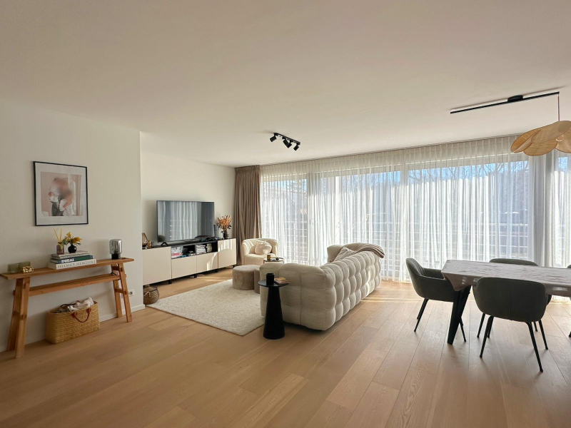 UITZONDERLIJK LICHTRIJK APPARTEMENT TE HUUR MET 3 SLPK!! - photo 5