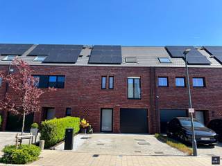 RECENTE MODERNE BEN-WONING  MET 5 SLPKS, TUIN EN GARAGE Prijs € 589.000,- : de geafficheerde prijs is een richtprijs.  Meer info op aanvraag. Op zoek...