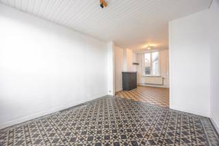 Reserveer uw tijdslot en kom langs tijdens het bezoekmoment op zaterdag 20/12 tussen 10u30 en 12u!Deze te renoveren woning biedt een ruime inpandige...