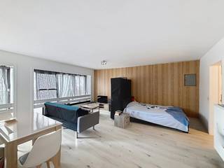 Are you looking for an energy-efficient studio centrally located in Kortrijk? Then this is definitely something for you! The studio is located a stone's throw from the river Lys, where you can enjoy relaxing walks, Kortrijk station, shopping centers,... This practical studio has a private bathroom with shower and toilet, and a kitchen. Layout: - Entrance hall - Bright living space - kitchen - bathroom - large storage room in the basement Would you like more information about this property or would you like a site visit? Contact Alissia Dewitte (0472 18 64 21 - alissia.dewitte@dewaele.com)