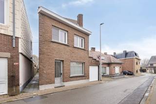 Vous recherchez un projet de rénovation avec beaucoup de potentiel à Liedekerke, à quelques pas de la gare ? Ne cherchez plus, cette maison...