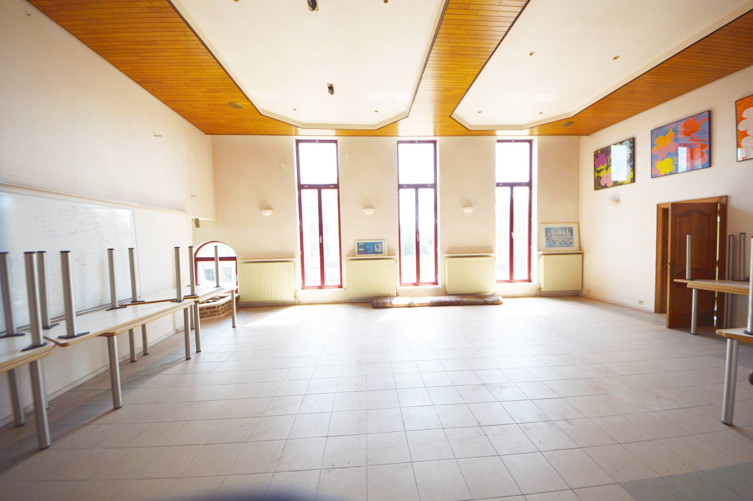 Uniek commercieel gebouw te huur in hartje Herzele – voormalig brouwerijpand met karakter en ruimte - foto 2