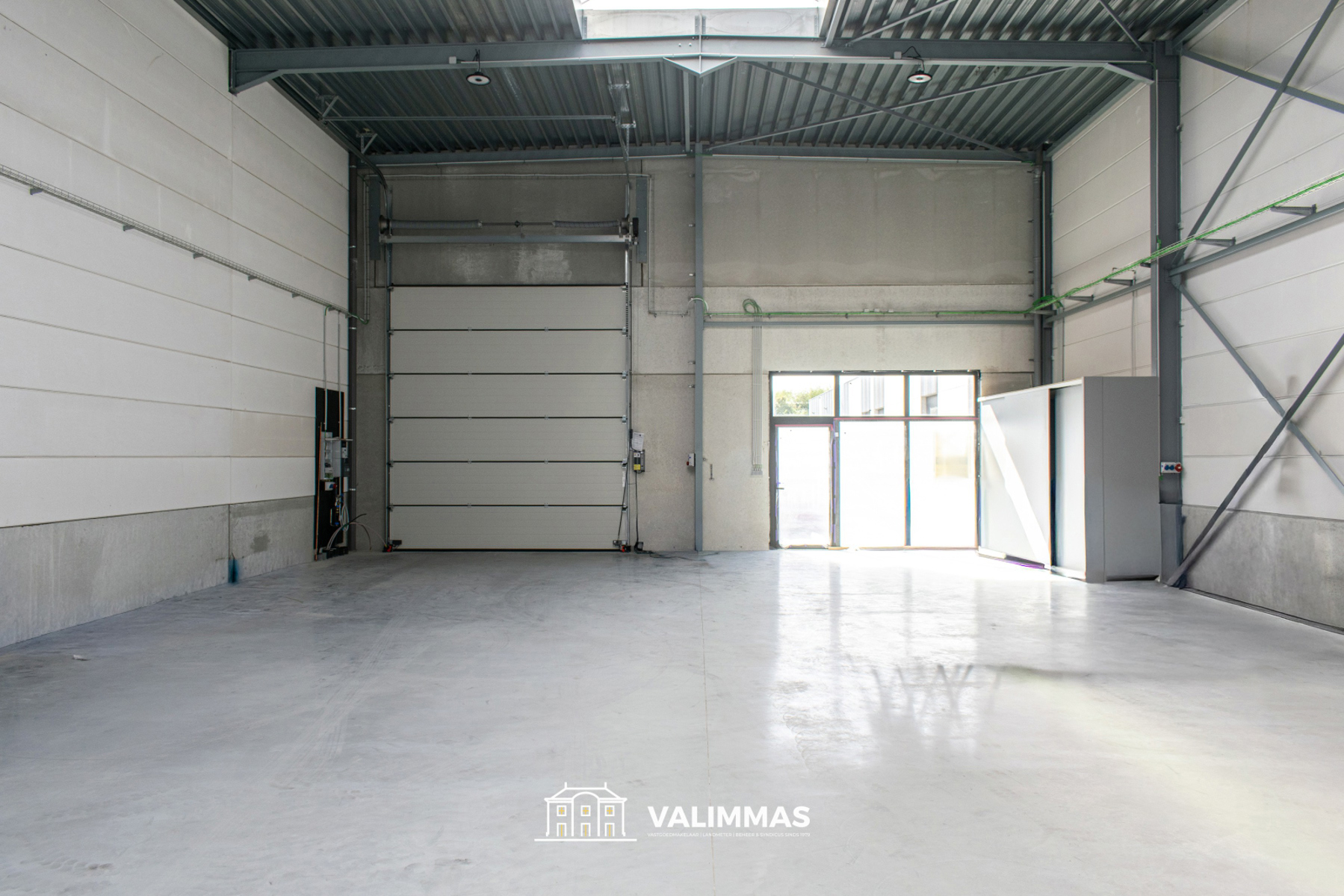 Nieuw bedrijfsgebouw (± 240m²) met sanitair en parking... - foto 4