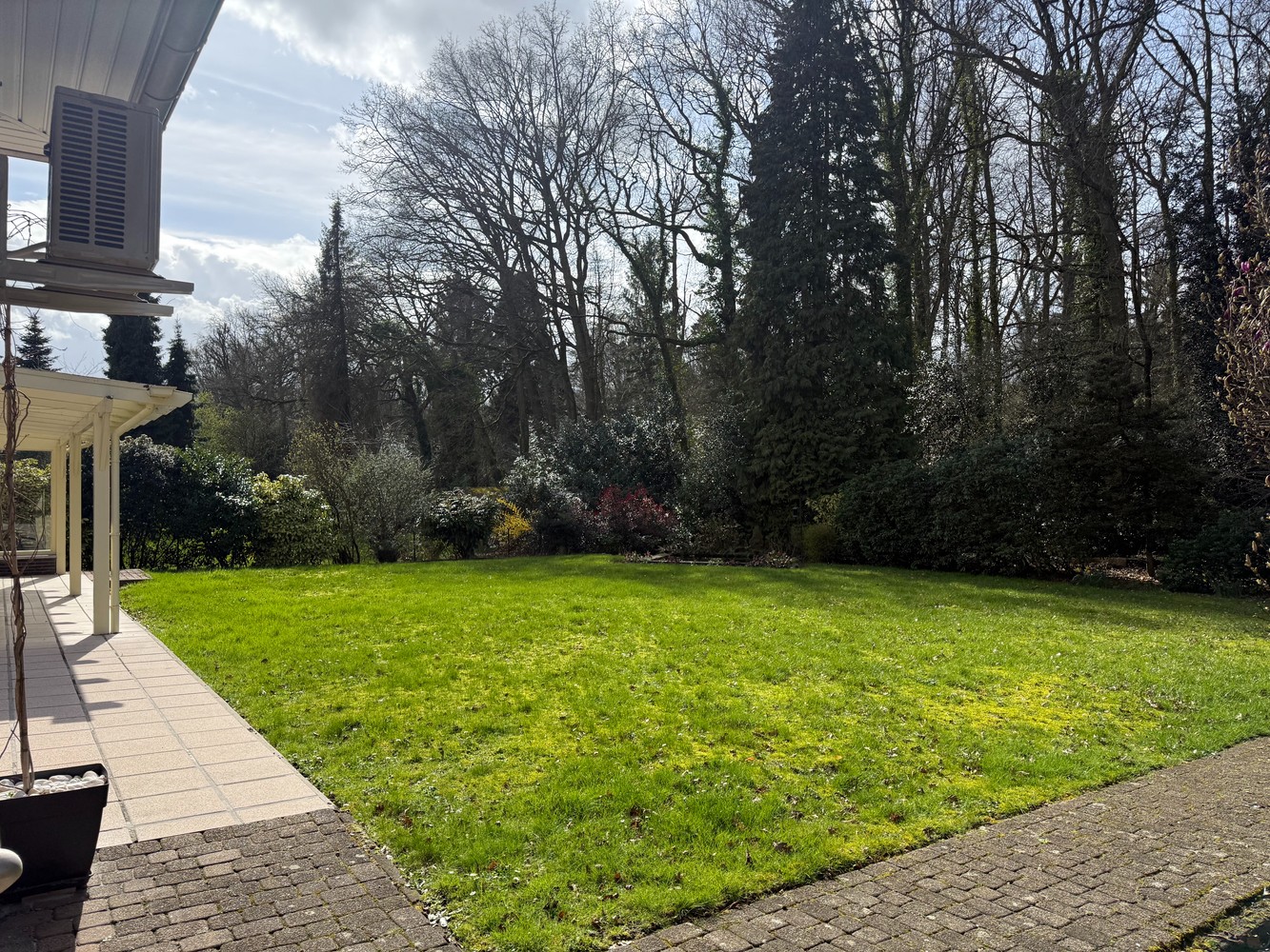 Laagbouw villa van ca 230 m2 met 3 slaapkamers nabij het centrum van Brasschaat. - foto 5