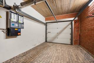 Te koop: charmante woning met garage en gezellige stadstuin in hartje Waregem!In een rustige zijstraat van het centrum van Waregem vinden we deze...