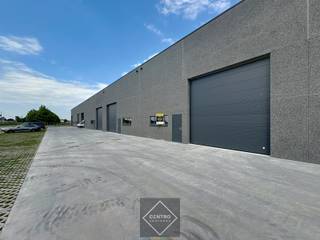 Benaderende bruto-AFMETINGEN: Magazijn: b: 12m x d: 15m  (180 m²)2 private parkeerplaatsen: 6m x 2,5 mOok andere oppervlaktes te verkrijgen:...