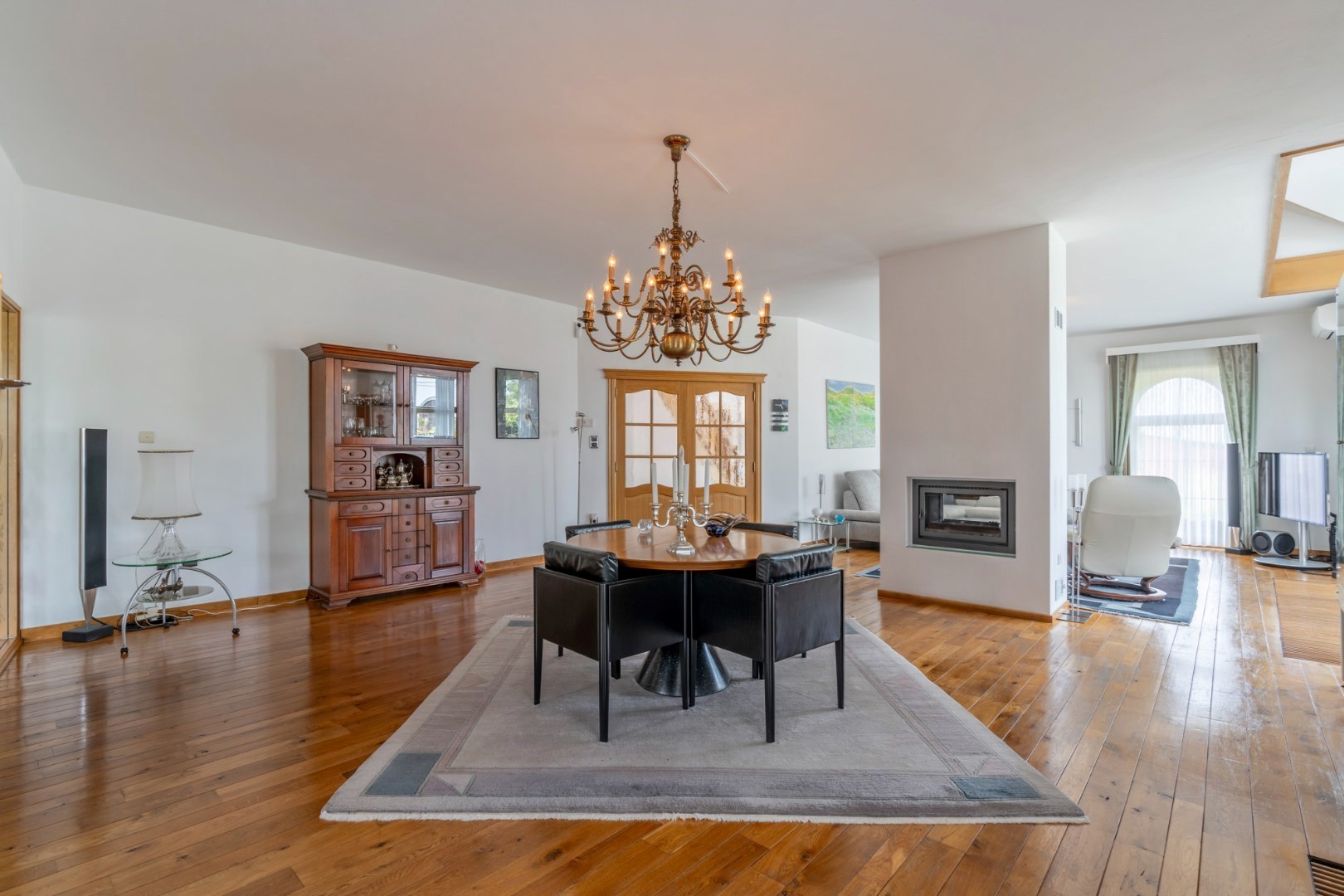 Prachtig landhuis met ruime tuin en ondergrondse garage voor 4 wagens - foto 5