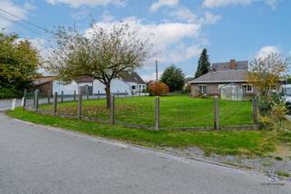 Zeer gunstig gelegen bouwperceel van ca. 550 m² (afgerond ca. 20 m x 30 m).Geniet van de rustige ligging in een aangename buurt, en toch vlakbij het...