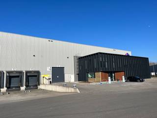 Excellent location logistics warehouse with available space between 8,800 m² and 50,000 m² with offices ranging from 90 m² to 632 m² for rent next...