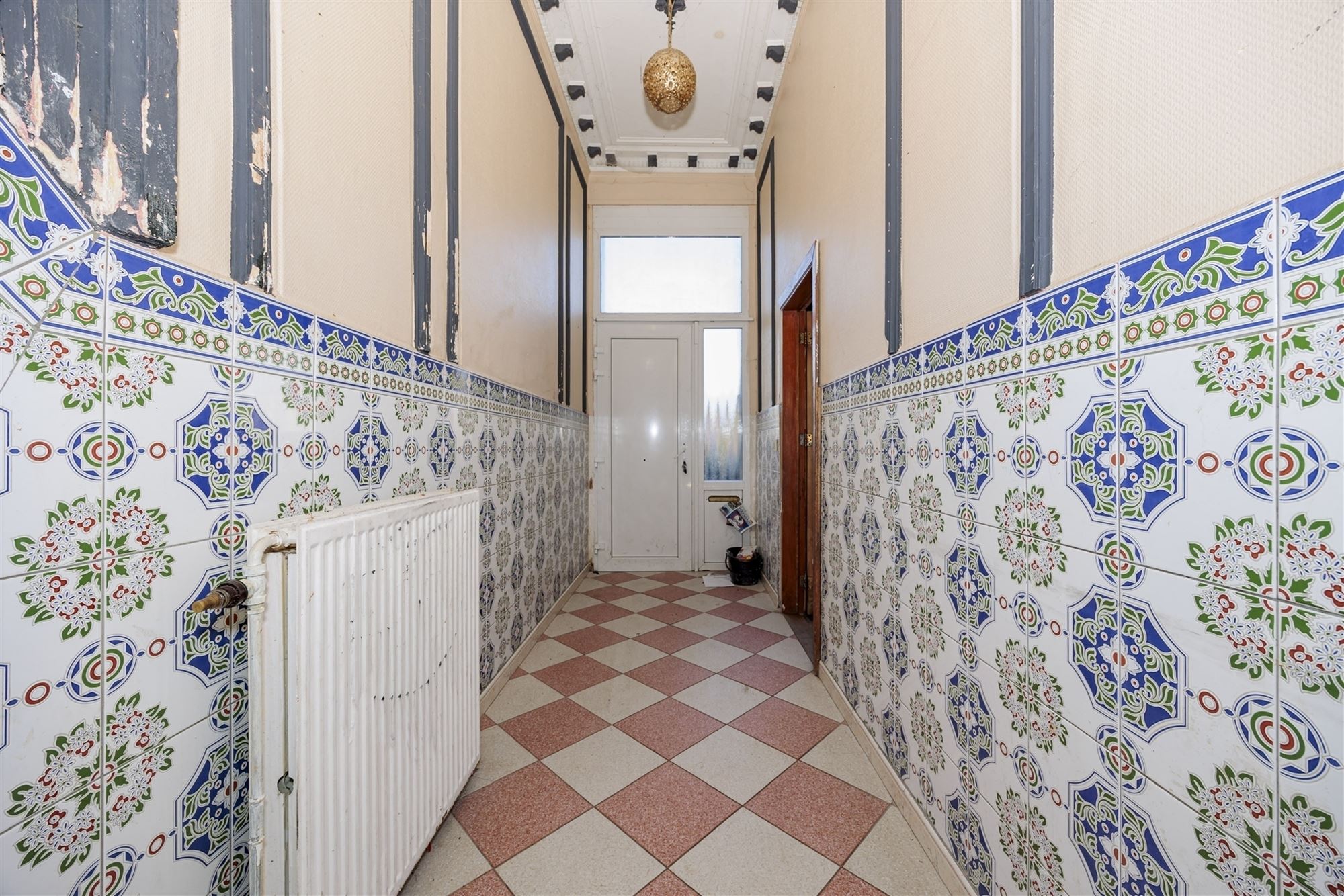Te renoveren woning met 4 slaapkamers en koer - foto 3