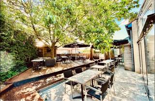 &#128293; over te nemen: Instapklare Brasserie/feestzaal met aparte woning &amp; verder in te richten Studio nabij E17! &#128293;Een buitenkans ! Ook...