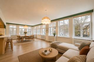 Located in the charming Sint-Andries neighborhood, between the Zuid and the Grote Markt, is this tastefully renovated two-bedroom apartment with views of Den Oever and Sint-Jansvliet. <br />Designed with an eye for detail, this apartment offers tranquility, light, and space. The use of natural materials combined with soft textures further enhances this effect. <br /><br />Layout: <br />You enter the apartment through the discreet entry hall, which features a guest restroom and a spacious storage area with connections for a washer and dryer. The spacious and exceptionally bright south-west-facing living area is bathed in light and offers unique views. <br />Adjacent to this is the fully equipped kitchen, featuring all appliances including a refrigerator, dishwasher, oven, and stovetop... <br /><br />From the hallway, you have access to the two spacious bedrooms. <br />The master bedroom features built-in closets and an en-suite bathroom with a sink, bathtub, toilet, and shower.<br />The second bedroom, approximately 12 m², also has an en-suite bathroom with a sink and shower. <br /><br />Finally, the apartment includes a convenient private basement storage unit and an indoor parking space, which is offered for sale at 55,000 euros. <br /><br />Highlights: <br />- exceptional location<br />- move-in ready<br />- extremely bright corner apartment<br />- favorable EPC rating