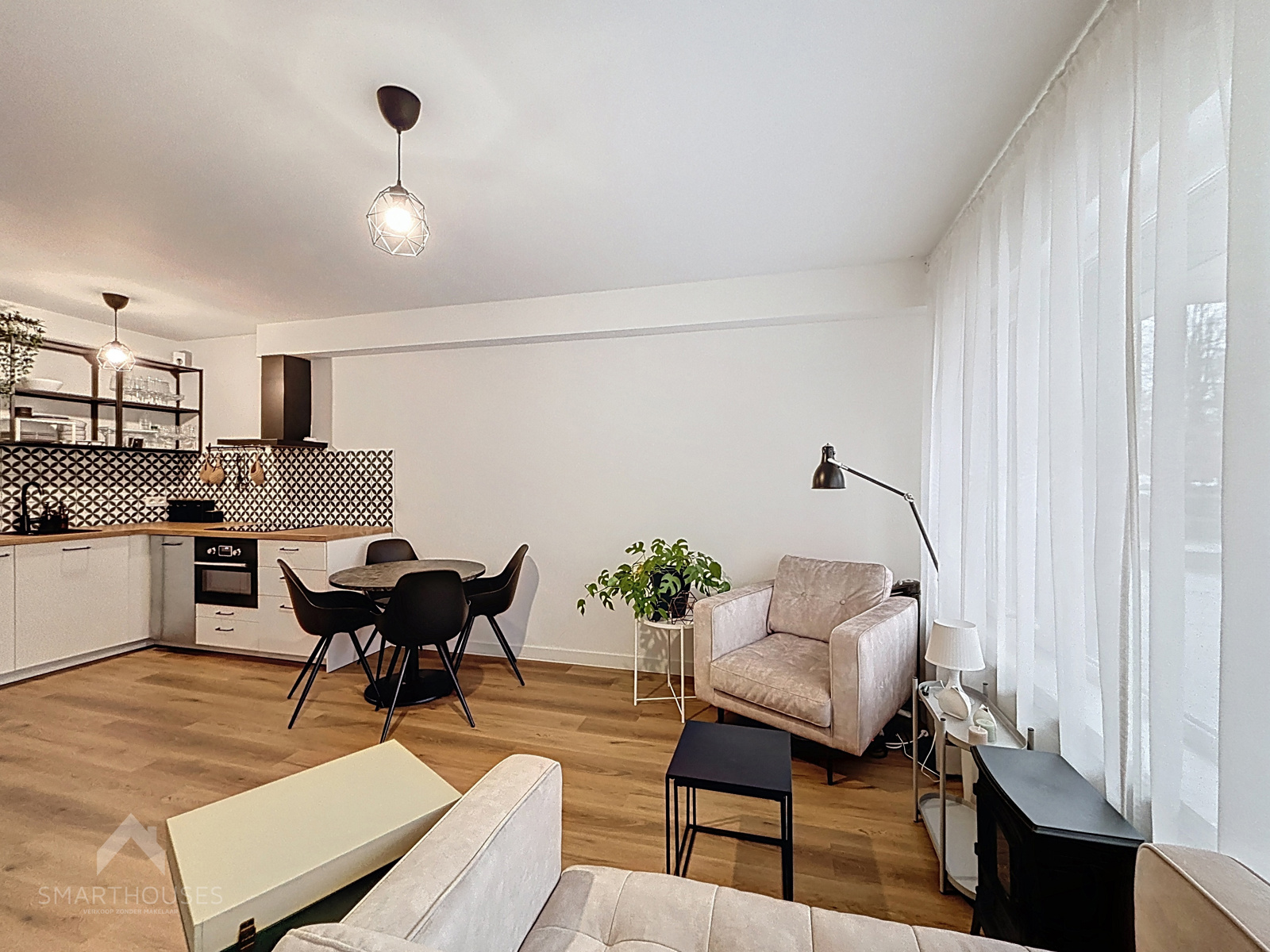 Volledig gerenoveerd gelijkvloers appartement - foto 1