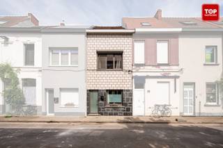Deze charmante en instapklare woning is perfect voor wie centraal, maar toch rustig wil wonen. Deze woning ligt in een rustige straat in het...