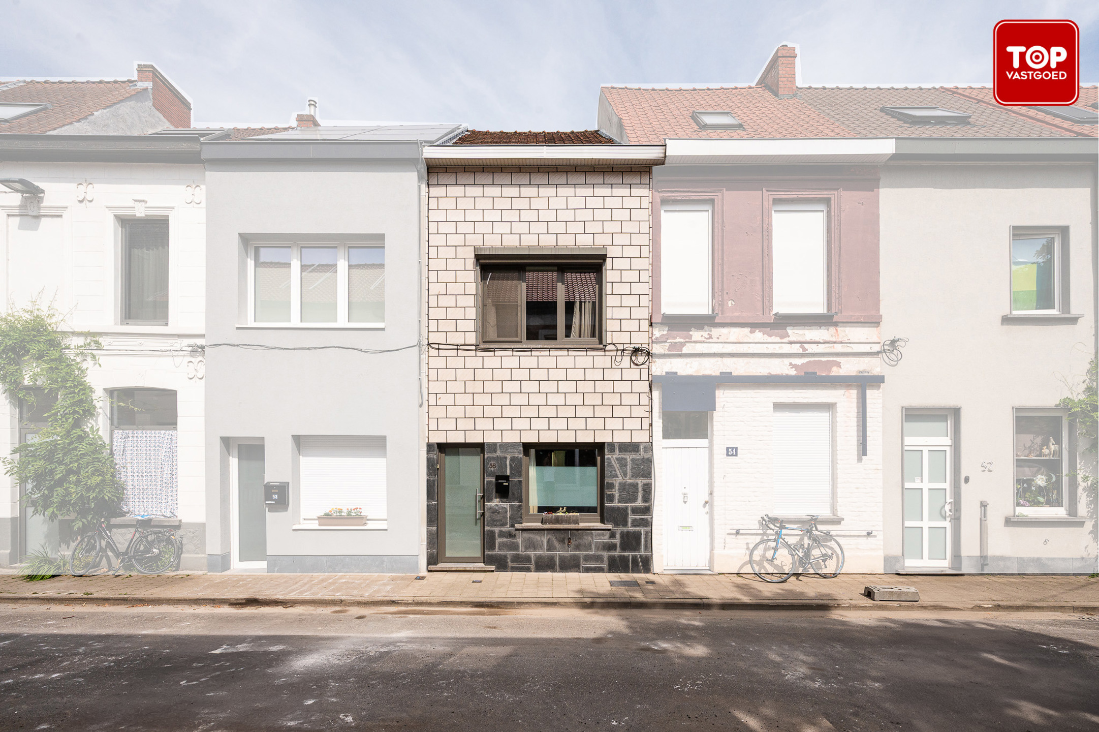 Instapklare woning met 2 slaapkamers en ruime koer in hartje Gentbrugge. - foto 2