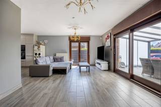 TE KOOP: Deels gerenoveerde, energiezuinige woning te Heusden-Zolder! Deze volledig vrijstaande woning is deels gerenoveerd en dankzij het EPC-label...