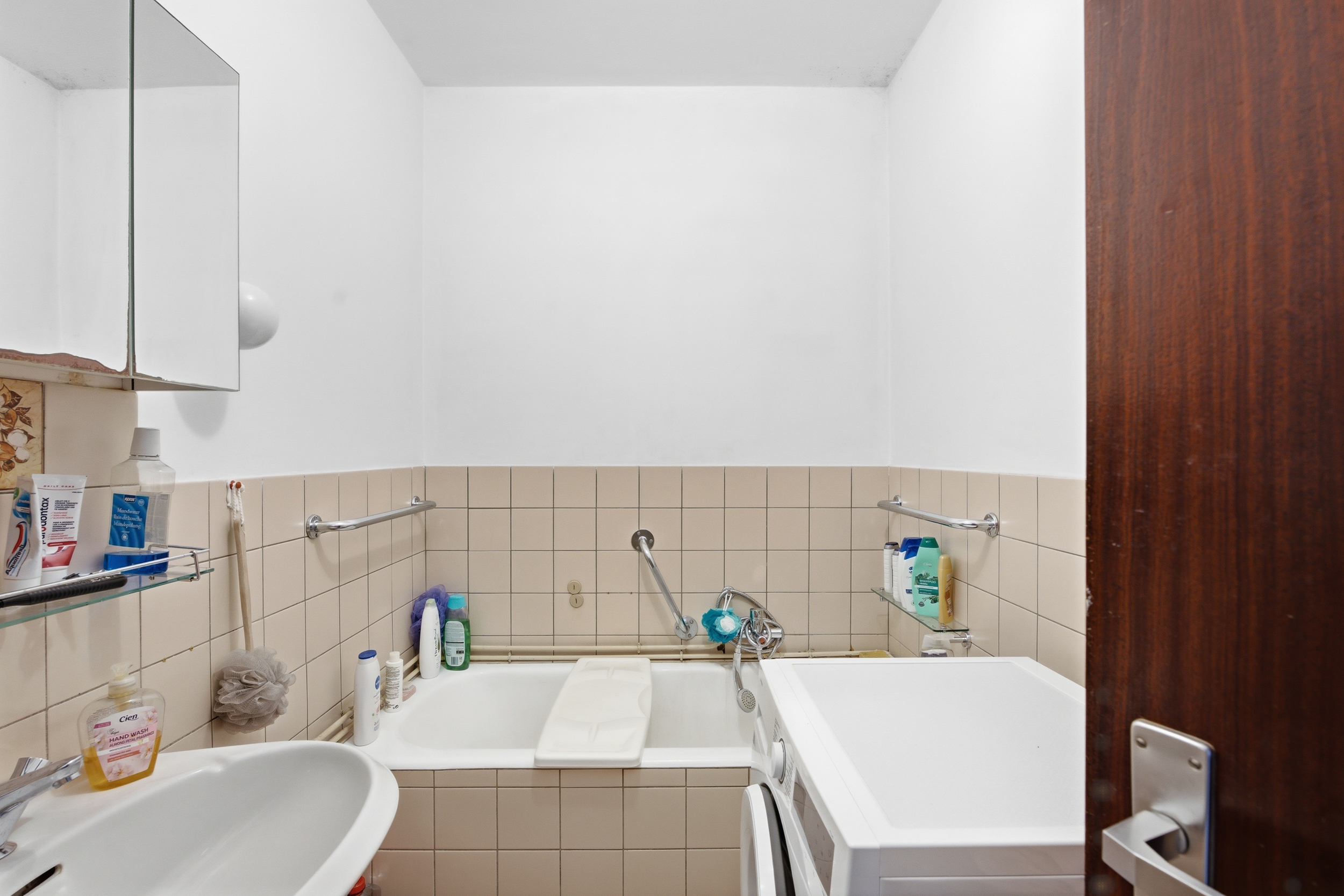 Lichtrijk 2-slaapkamerappartement op 2de verdiep in Lebbeke - foto 4