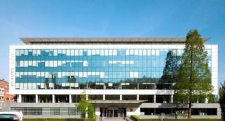 Well located on the corner of Boulevard de la Woluwe and Avenue de Tervuren. Building with a surface area of 8,851 sqm spread over 7 floors...