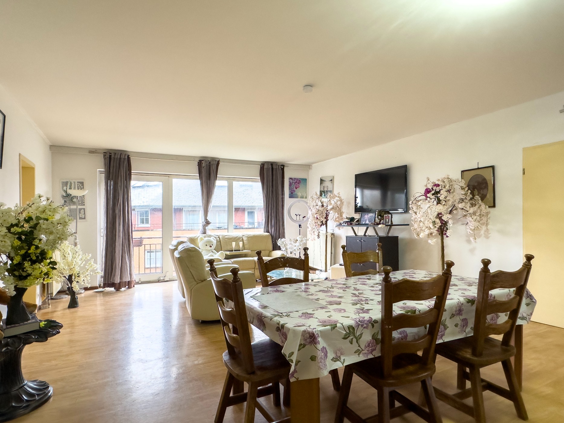 Ruim, instapklaar appartement met 3 slaapkamers en twee terrassen! - foto 4