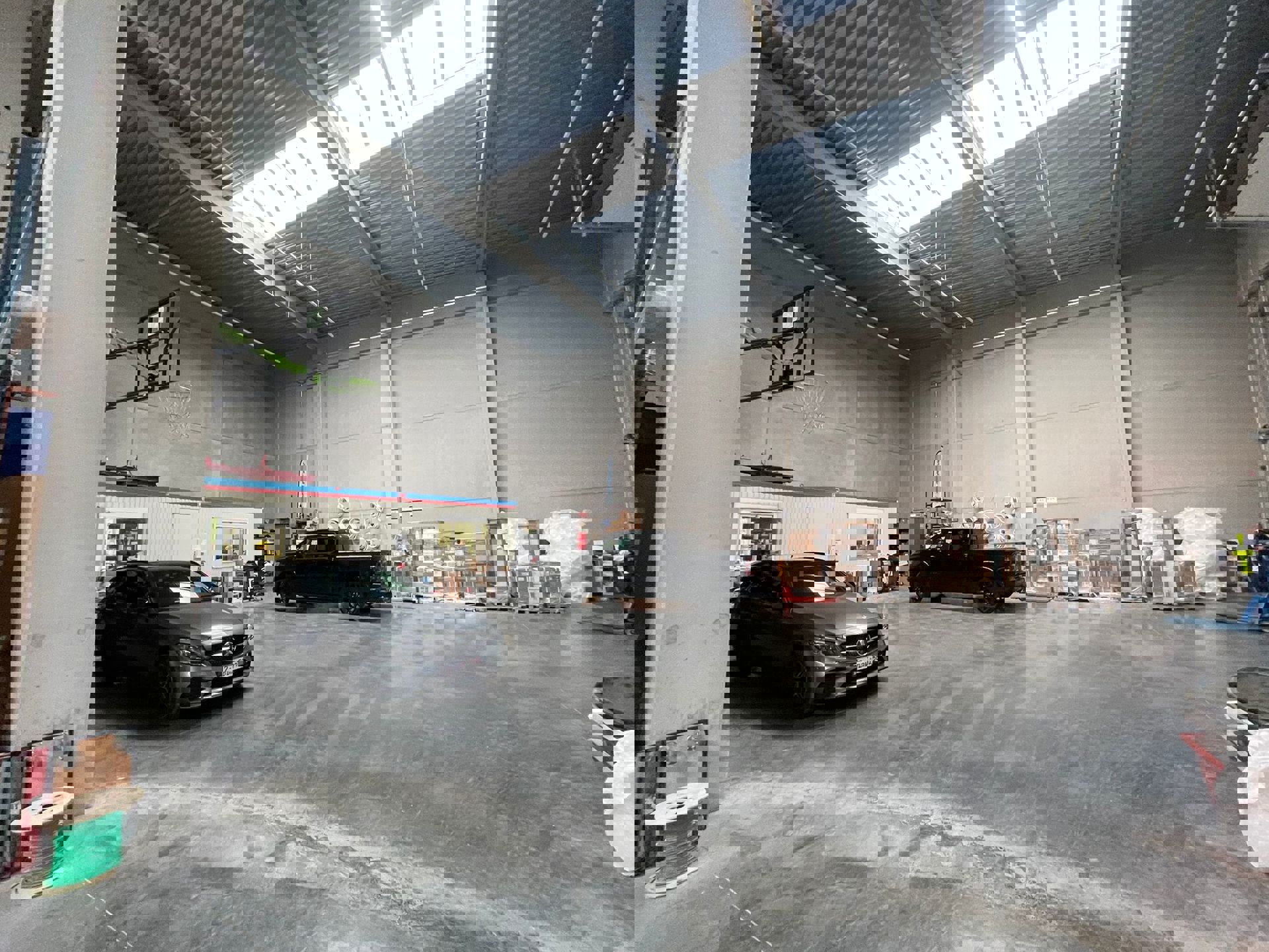 Bedrijfsgebouw te huur met zicht op E40 te Erembodegem - foto 2