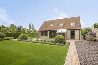Deze zeer goed onderhouden woning in houtskeletbouw biedt een warme woonbeleving en beschikt over vier slaapkamers, een badkamer én...