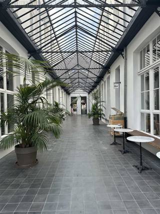 Indeling: Deze stijlvolle gemeubelde studio is gelegen in de woongalerij 'Cornelis Floris' in de Everdijstraat in Antwerpen. Een voormalig...