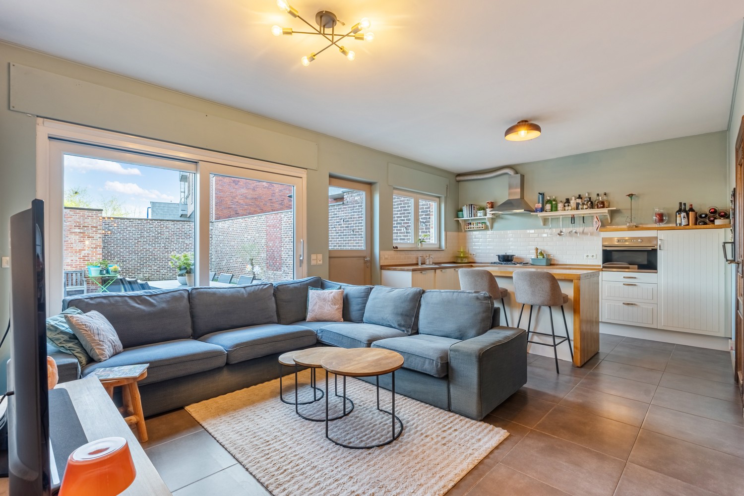 Goed gelegen, halfopen en energiezuinige woning met 3 slaapkamers, een bureau en een oprit met een garage te Kessel-Lo! - foto 5