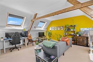 In een rustige en vlot bereikbare omgeving te Oostkamp (Moerbrugge) bevindt zich dit instapklare duplexappartement zonder syndic, waar u geniet...
