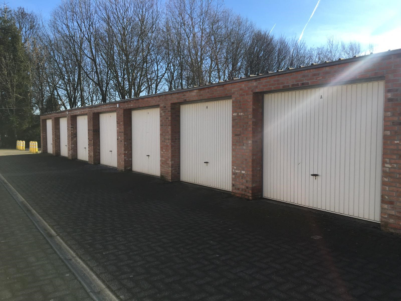 ZEER CENTRAAL GELEGEN GARAGEBOXEN - photo 1