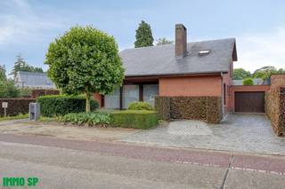 Ruime gezinswoning met 5 slaapkamers en optionele bouwgrond nabij Olen-Centrum.De woning biedt veel ruimte en is ideaal voor gezinnen of wie op zoek...