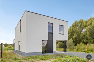 Voor meer info en tekst: www.homixx.beOntdek deze prachtige BEN-woning waar hedendaags comfort, energiezuinig wonen en een hoogwaardige afwerking...