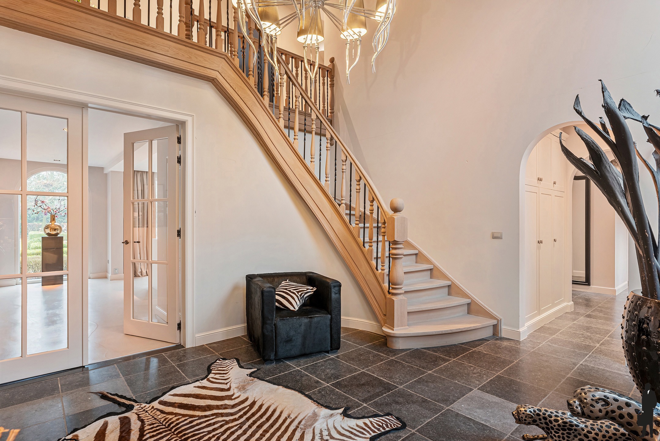 Villa van 600 m² met o.a. 4 slpk. en 3 badk. - foto 3