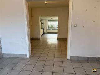 Goed gelegen woning met 3 slaapkamers, tuin en garage. Deze woning heeft een goede structuur en indeling.  Mits een kleinerenovatie is dit een zeer...