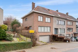 Te koop: ruime halfopen gezinswoning in Grimbergen, gelegen in een rustige woonkern met vlotte toegang tot invalswegen.Deze woning uit 1972 biedt een...