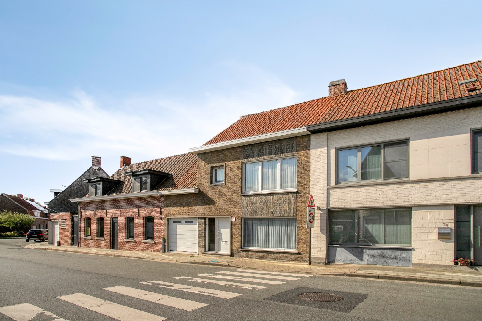 Gezellige rijwoning met 3 slaapkamers en garage! - foto 1