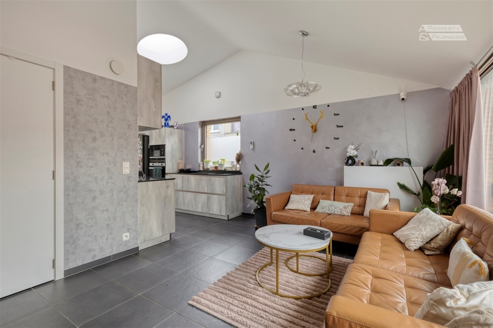 Instapklare gezinswoning met 3 slaapkamers terras, voortuin en parking - foto 5