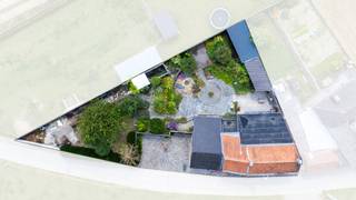 MAISON FAMILIALE IDYLLIQUE DANS UN ENVIRONNEMENT AGRICOLE. Cette construction ouverte a bénéficié en 2014 d'une rénovation majeure, tout en...