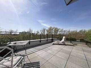 TE KOOP – PRACHTIG DELUXE DUPLEX-PENTHOUSE MET 2 SLAAPKAMERS EN TERRAS VAN 40 M² | AVENUE ROGER LALLEMAND – ELSENE📍 Adres: Avenue Roger Lallemand 3...